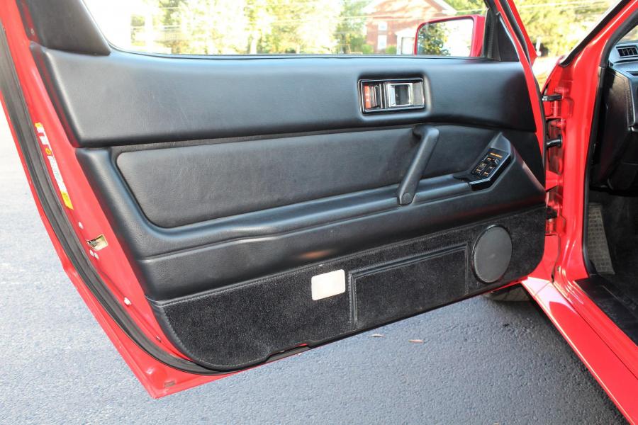 Детали интерьера Chrysler Conquest TSi 1987 года  (фото 67 из 137)
